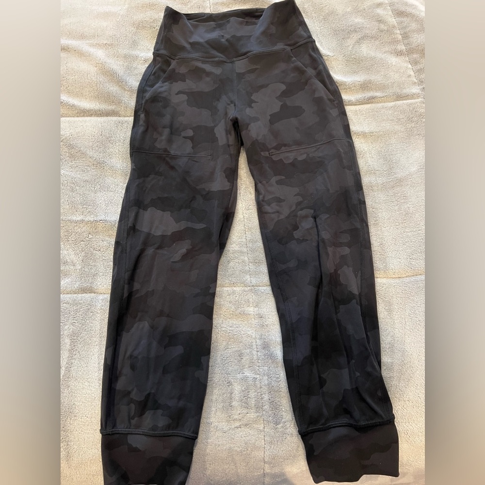 Lululemon High Rise Align Joggers Cropped 21”
